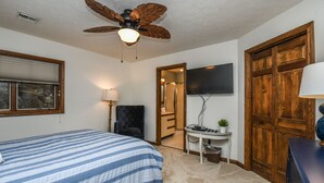 House, 2 Queen Beds, Kitchen | 2 bedrooms, free WiFi, bed sheets - Glendale Shores 2 Bedroom Townhome #20 (Oakland)