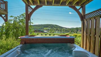 Townhome, 4 Bedrooms, Fireplace | Outdoor spa tub