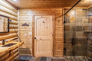 Towels - Big Log Lodge 4 Bedroom House (McHenry)