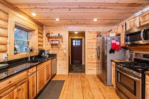 獨棟房屋, 多張床, 熱水浴缸 | 私人廚房 | 電冰箱、微波爐、烤箱、爐台