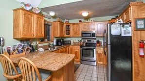 House, Multiple Beds, Hot Tub | Private kitchen - Heart and Soul 4 Bedroom House (Oakland)