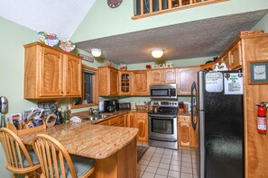 Huis, meerdere bedden, hot tub | Privékeuken | Een koelkast, een magnetron, een oven, een kookplaat