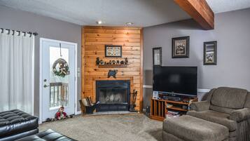 House, Multiple Beds, Fireplace | Living room | TV, fireplace, DVD player