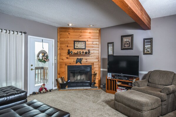 House, Multiple Beds, Fireplace | Living room | TV, fireplace, DVD player - Deep Creek Village 3 Bedroom Townhome #23 (McHenry)