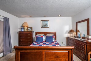 House, Multiple Beds, Fireplace | 3 bedrooms, free WiFi, bed sheets
