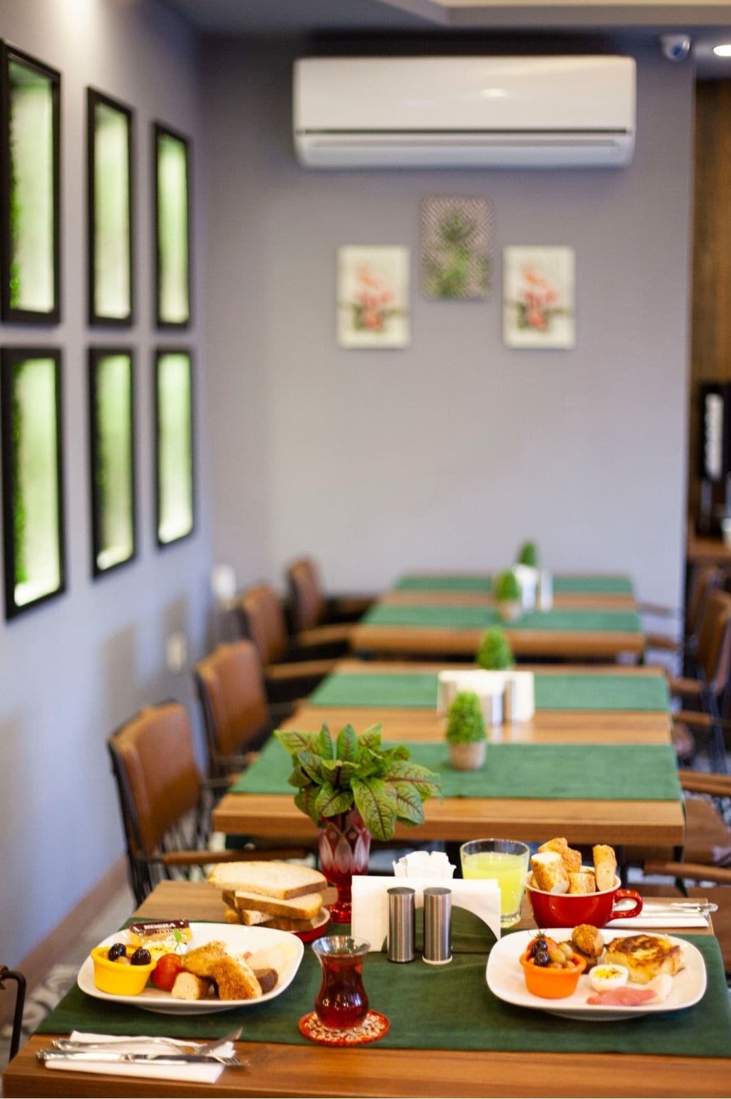 free daily cooked-to-order breakfast