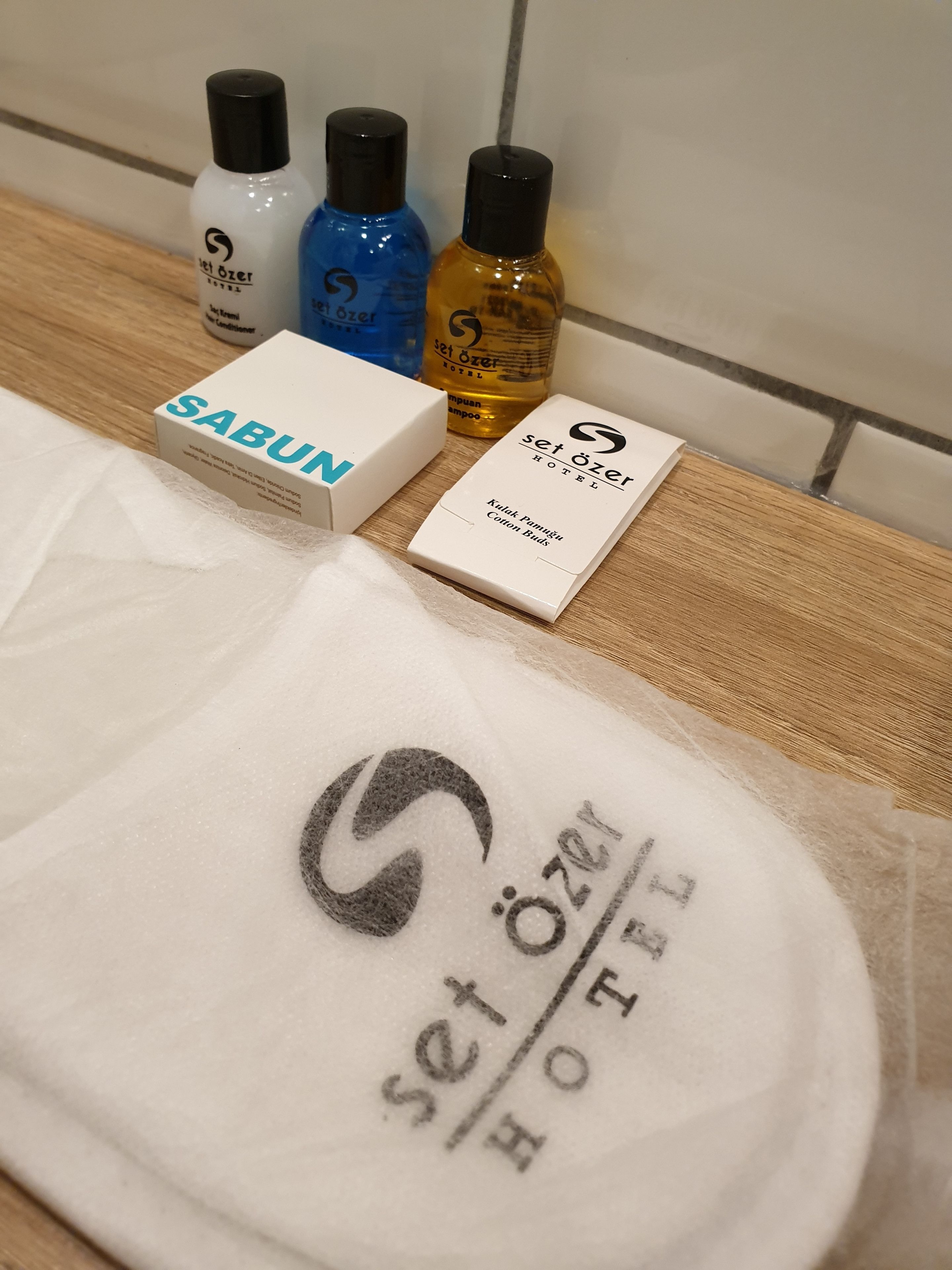 shower, free toiletries, hair dryer, slippers