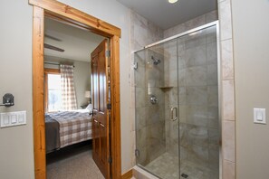 Huis, meerdere bedden, hot tub | Badkamer | Handdoeken