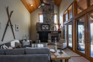 House, Multiple Beds, Hot Tub | Living room | TV, fireplace