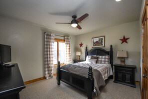 House, Multiple Beds, Hot Tub