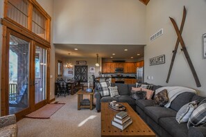 Living room - Winterfell 4 Bedroom Townhome (McHenry)