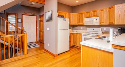 Cedar Creek 4 Bedroom Townhome #14