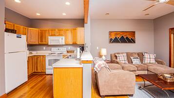 House, Multiple Beds, Hot Tub | 4 bedrooms, free WiFi, bed sheets