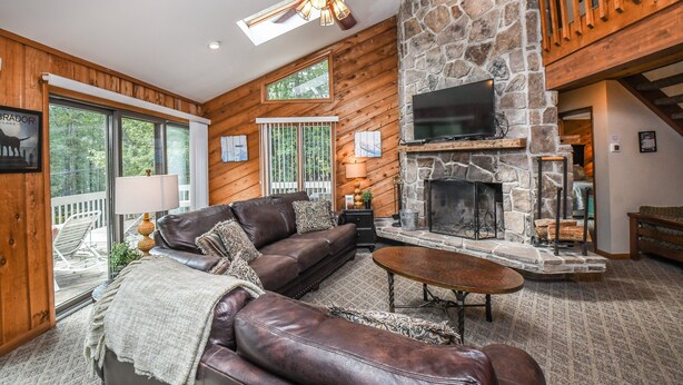 Casa, várias camas, banheira de imersão | Sala de estar