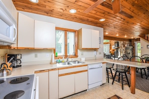 House, Multiple Beds, Hot Tub | Private kitchen