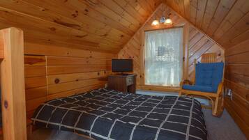 House, Multiple Beds, Hot Tub | 4 bedrooms, free WiFi, bed sheets