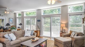 House, 4 Bedrooms, Fireplace | Living area | Flat-screen TV, fireplace