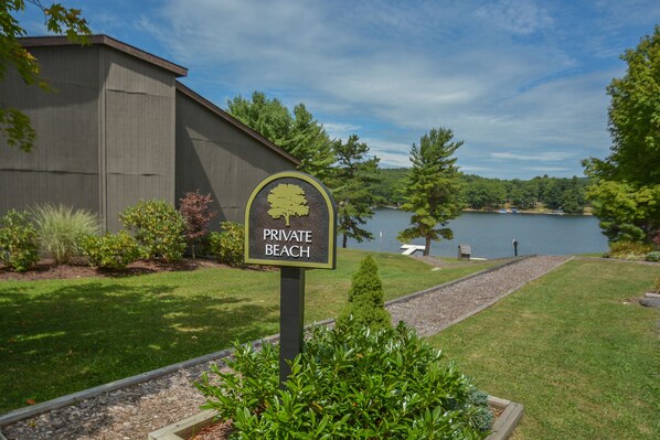 Exterior - Four Hooppole South Condo B7 2 Bedroom Townhome (Oakland)