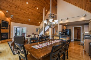 Private kitchen - Wisp' n Away 5 Bedroom House (McHenry)