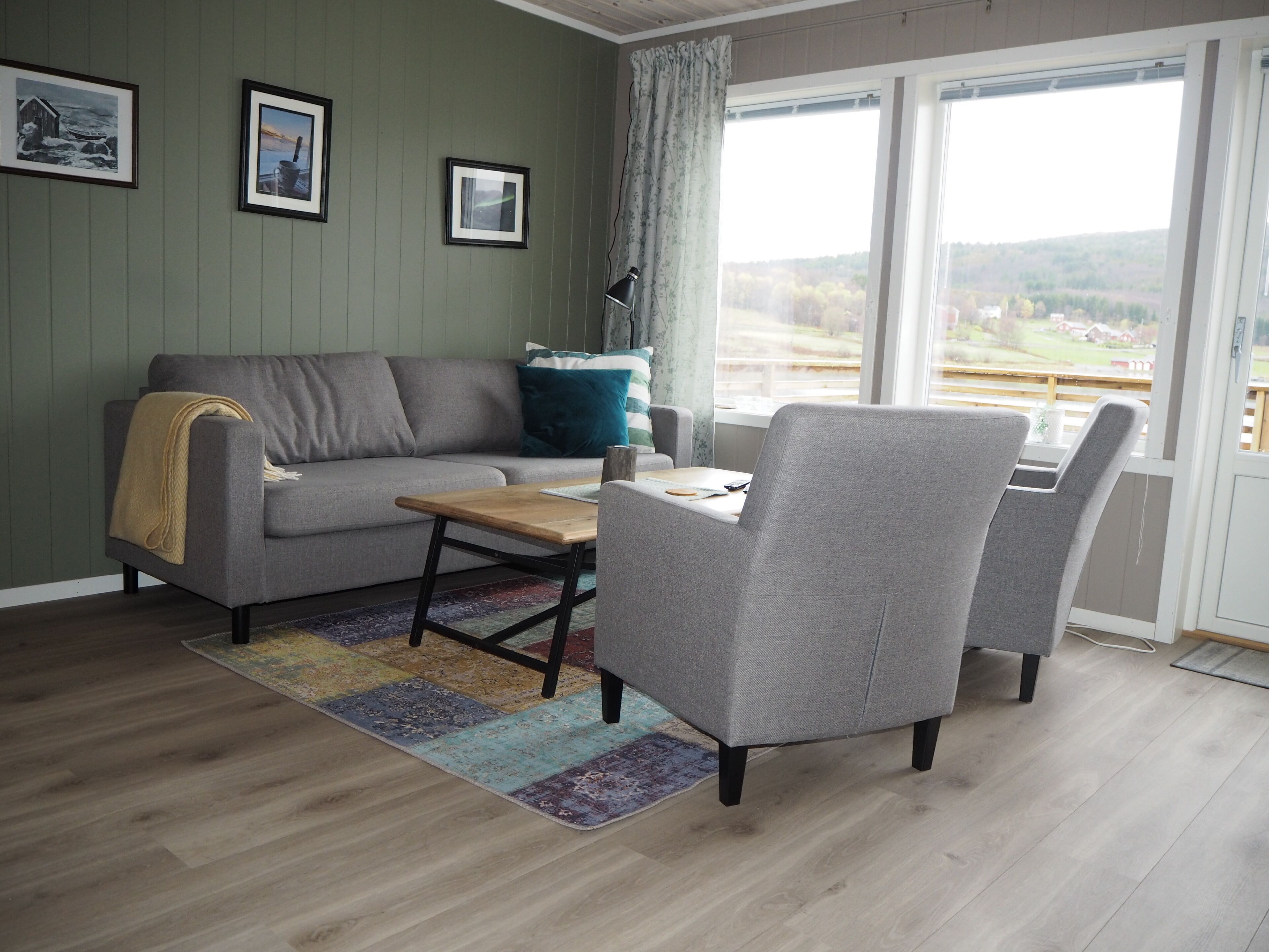 كابينة - لغير المدخنين | منطقة المعيشة | تلفزيون إل إي دي، مدفأة