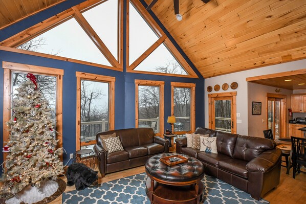 獨棟房屋, 多張床, 熱水浴缸 | 客廳 | 電視、壁爐