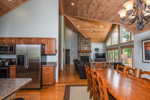 House, Multiple Beds, Hot Tub | Private kitchen | Fridge, microwave, oven, stovetop - Glass Mountain Lodge 5 Bedroom House (McHenry)