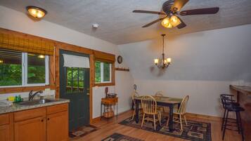 Apartment, 1 Queen Bed, Fireplace | Private kitchen | Fridge, microwave, oven, stovetop