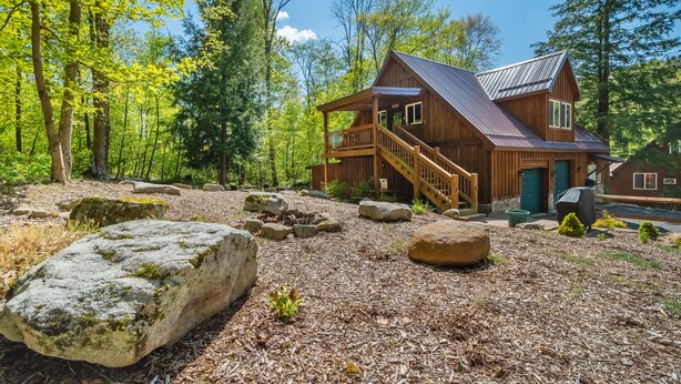 Exterior - Cottage at Slope's Edge 1 Bedroom Apartment (McHenry)