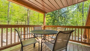 Balcony - Cottage at Slope's Edge 1 Bedroom Apartment (McHenry)