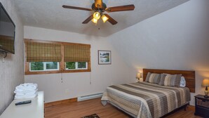 Apartment, 1 Queen Bed, Fireplace - Cottage at Slope's Edge 1 Bedroom Apartment (McHenry)