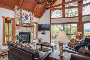 House, Multiple Beds, Hot Tub, Mountain View | Living room