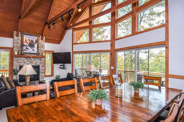 House, Multiple Beds, Hot Tub, Mountain View | Living room