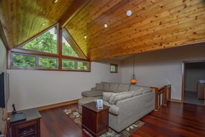 House, Multiple Beds, Hot Tub | Living room | TV, fireplace - A Family Affair 4 Bedroom House (Oakland)
