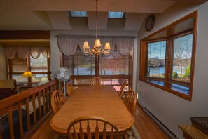 House, Berbilang Katil, Fireplace | Pemandangan dari bilik