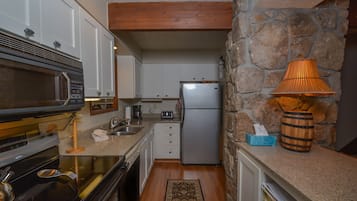 House, Multiple Beds, Fireplace | Private kitchen | Fridge, microwave, oven, stovetop