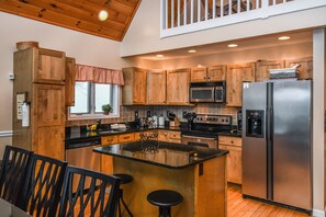 Casa, varias camas, hidromasaje | Cocina privada | Refrigerador, microondas, horno y parrilla de estufa 