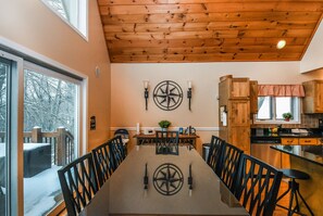 Casa, varias camas, hidromasaje | Cocina privada | Refrigerador, microondas, horno y parrilla de estufa 