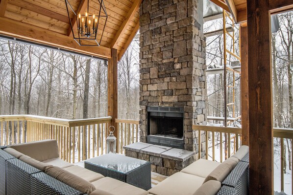 TV, fireplace, DVD player - Mountain Crest Villa 5 Bedroom House (McHenry)