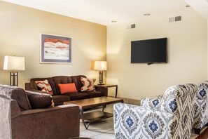 Living area - Quality Inn and Suites (yuma)