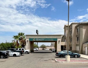 Property grounds - Quality Inn and Suites (yuma)