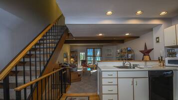 House, Multiple Beds, Hot Tub | Private kitchen | Fridge, microwave, oven, stovetop