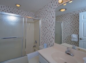 House, Multiple Beds, Balcony | Bathroom