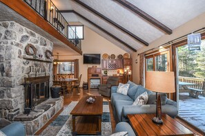 單棟房屋, 多張床, 壁爐 | 客廳 | 電視、壁爐