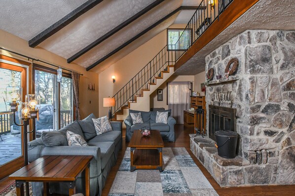 單棟房屋, 多張床, 壁爐 | 客廳 | 電視、壁爐