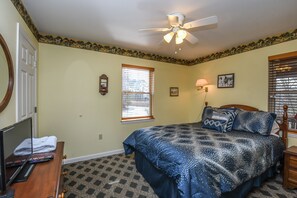 Room - Timberwolf 5 Bedroom House (Swanton)