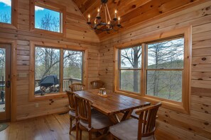 Maison, plusieurs lits, bain à remous | Cuisine privée | Réfrigérateur, micro-ondes, four, plaque de cuisson