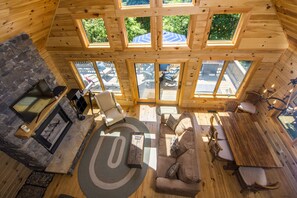 House, Multiple Beds, Hot Tub | Living room | Flat-screen TV, fireplace