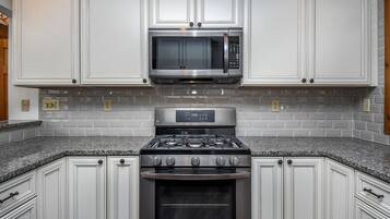 House, Multiple Beds, Hot Tub | Private kitchen | Fridge, microwave, oven, stovetop