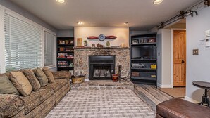 TV, fireplace, DVD player - Arrowhead Village 3 Bedroom Townhome #15 (Oakland)