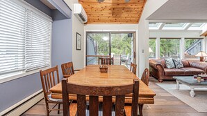 House, Multiple Beds, Fireplace | Private kitchen | Coffee/tea maker, fridge, microwave, oven - Arrowhead Village 3 Bedroom Townhome #15 (Oakland)